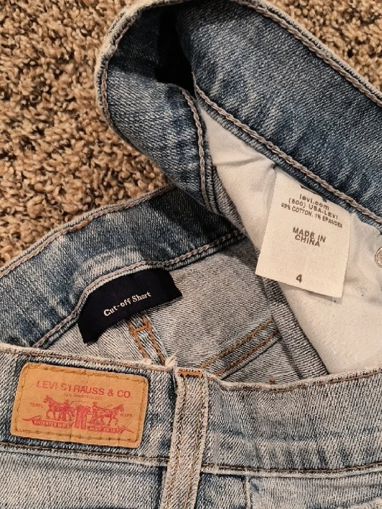 Levi's Light Wash Denim Jean Shorts - Picture 3 of 3